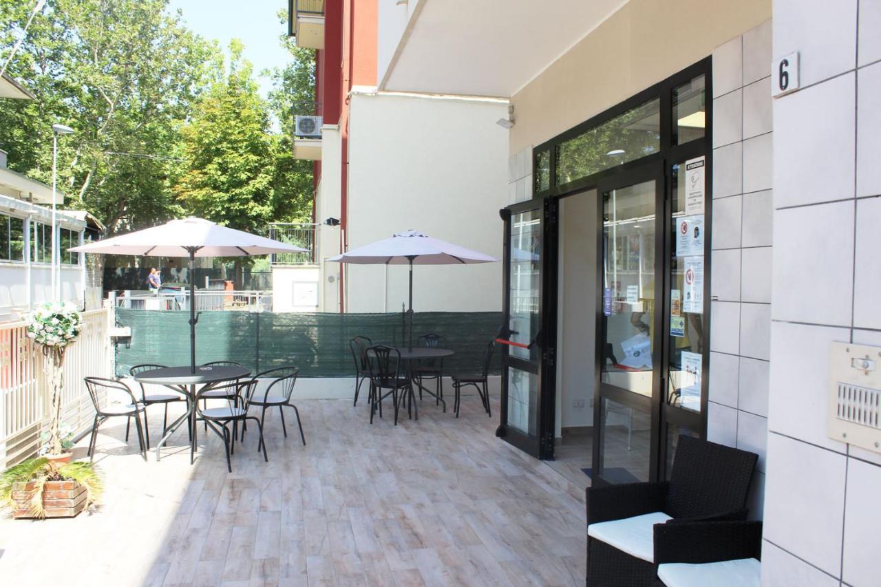 Hotel Luna Rimini Luaran gambar
