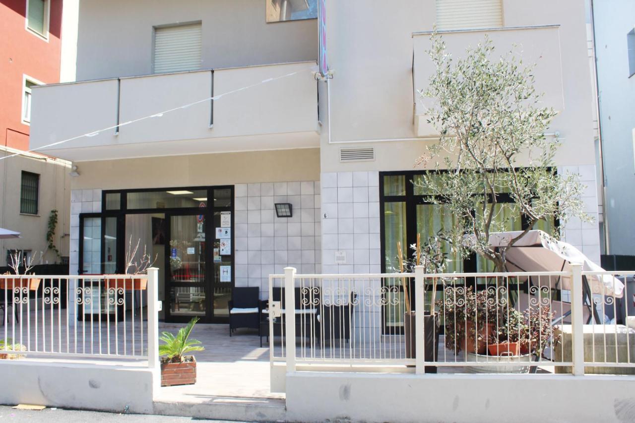 Hotel Luna Rimini Luaran gambar