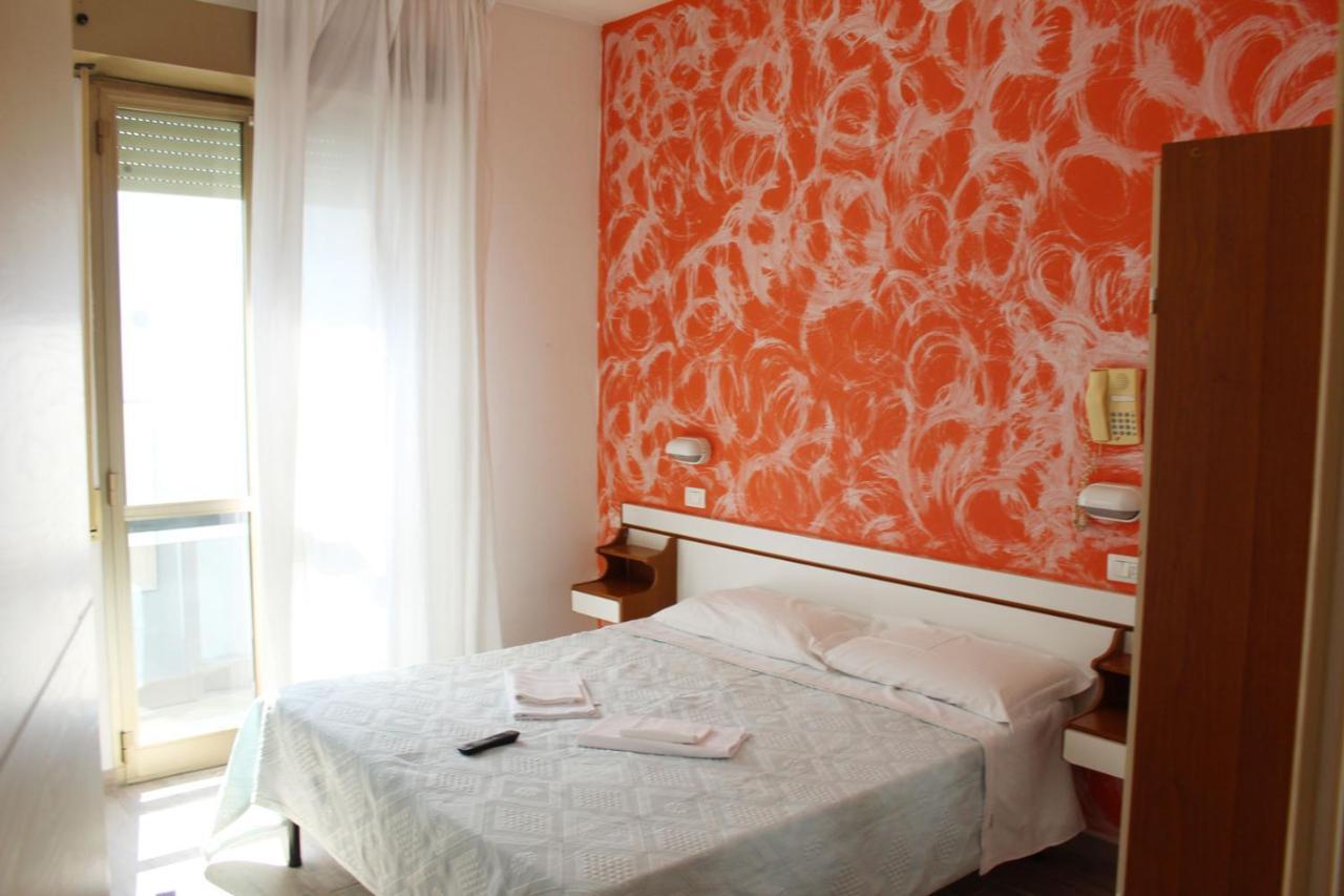 Hotel Luna Rimini Luaran gambar