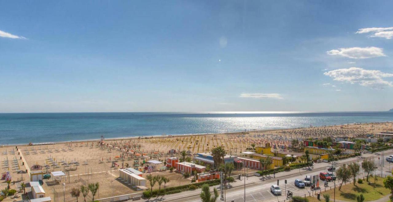 Hotel Luna Rimini Luaran gambar